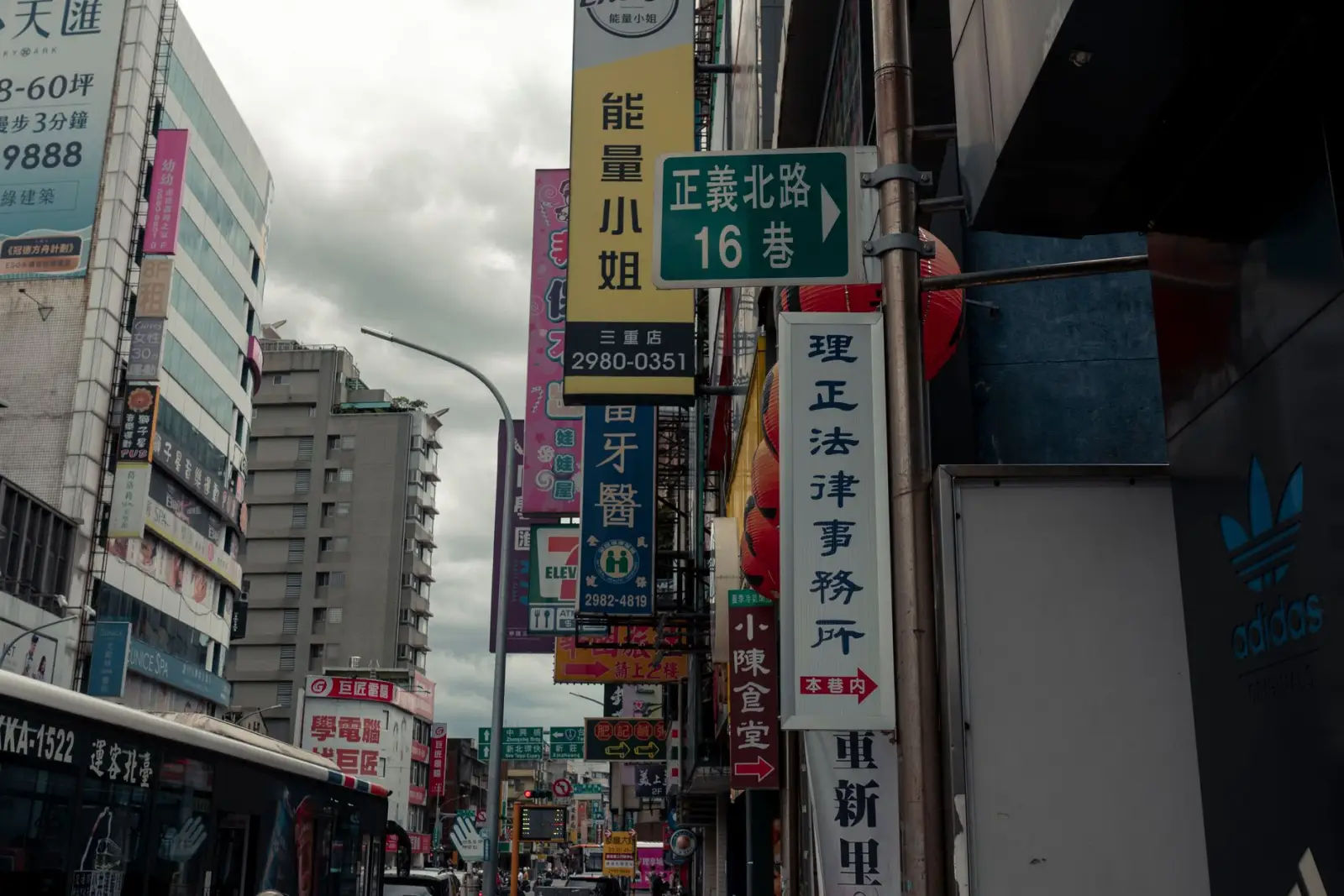 重庆地区企业新媒体运营的三大常见误区与内容策划应对策略