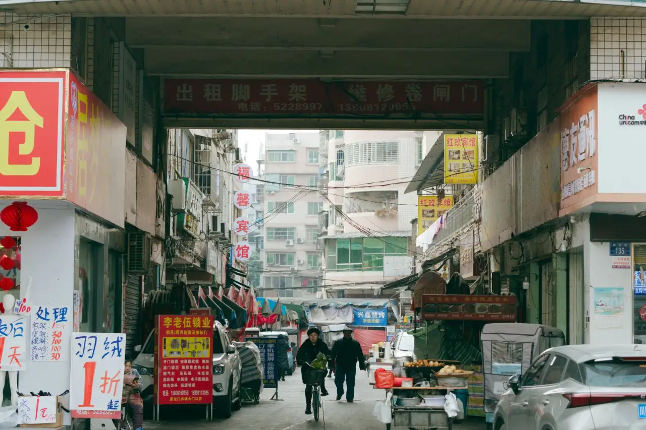 新媒体运营赋能西南品牌：重庆风效应广告的社交媒体推广策略解析